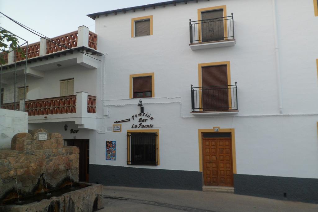 Pension La Fuente Yegen Exterior photo